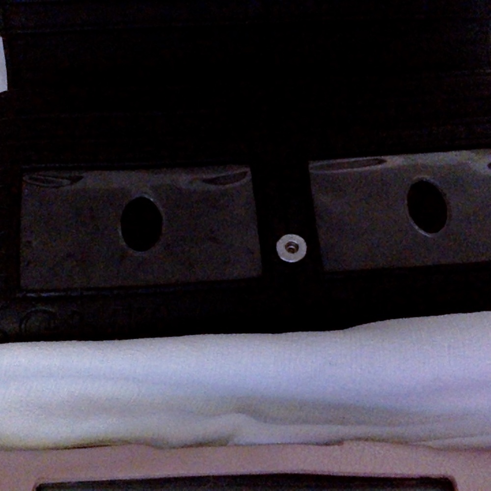 GUESS - Picture 4 of 4